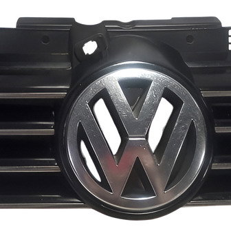 Grade Parachoque Dianteiro Vw Bora 2004 Com Detalhe
