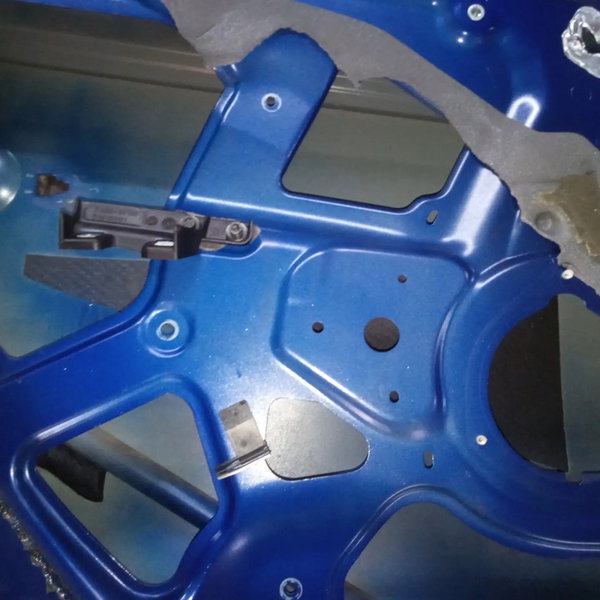 Porta Traseira Fiat Bravo Lado Esquerdo 2013 Com Detalhe Traseira Esquerdo Azul-turquesa