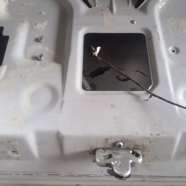Capo Traseiro Tampa Porta Malas Gm Astra Sedam 2006 Prateado