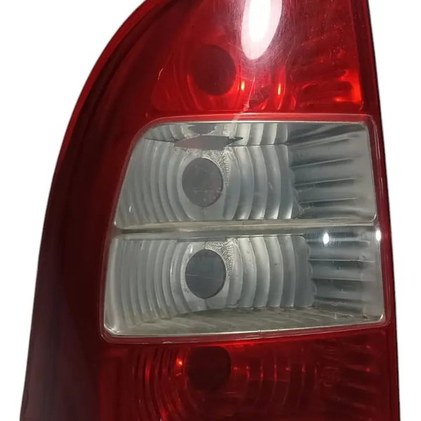 Lanterna Esquerda Fiat Strada 2006 Com Detalhe Esquerdo/motorista Vermelho