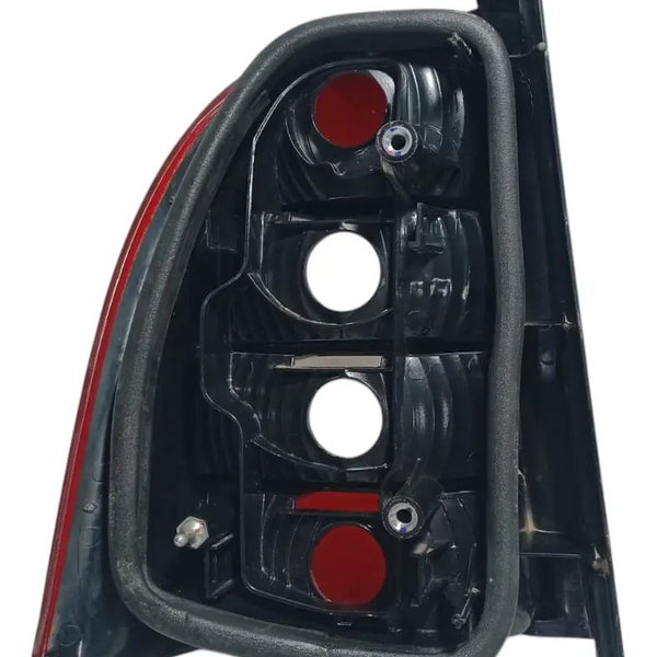 Lanterna Direita Fiat Strada 2006 Direito/passageiro Vermelho