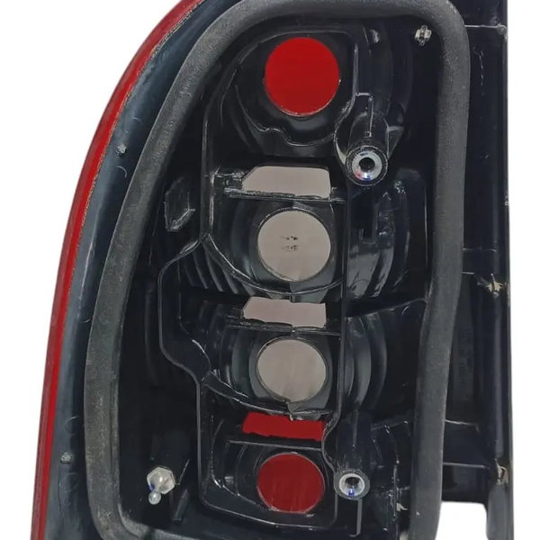 Lanterna Direita Fiat Strada 2006 Direito/passageiro Vermelho