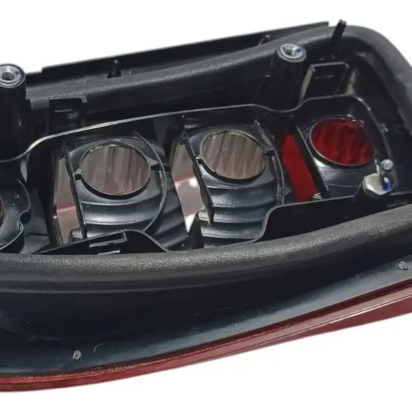 Lanterna Direita Fiat Strada 2006 Direito/passageiro Vermelho