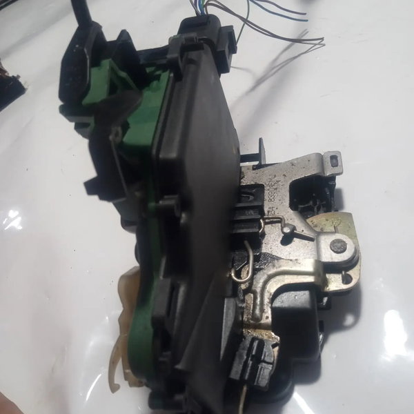 Fechadura Porta Traseira Direita Vw Golf 2004