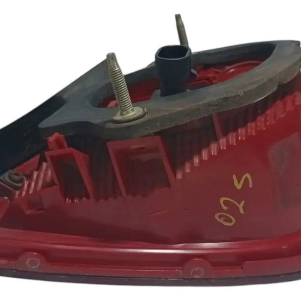 Lanterna Tampa Traseira Lado Esquerdo Vw Spacefox 2014 Esquerdo/motorista Vermelho