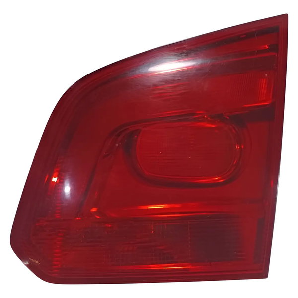 Lanterna Tampa Traseira Lado Direito Vw Spacefox 2014 Direito/passageiro Vermelho