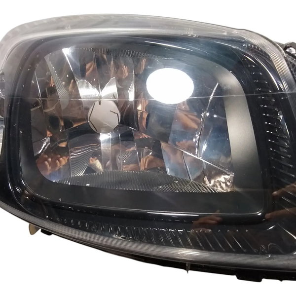 Farol Lado Direito Fiat Uno Vivace 2014 Recuperado Direito/passageiro