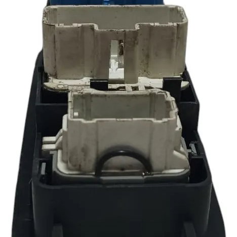Botão Vidro Porta Dianteira Esquerda Renault Logan 2011