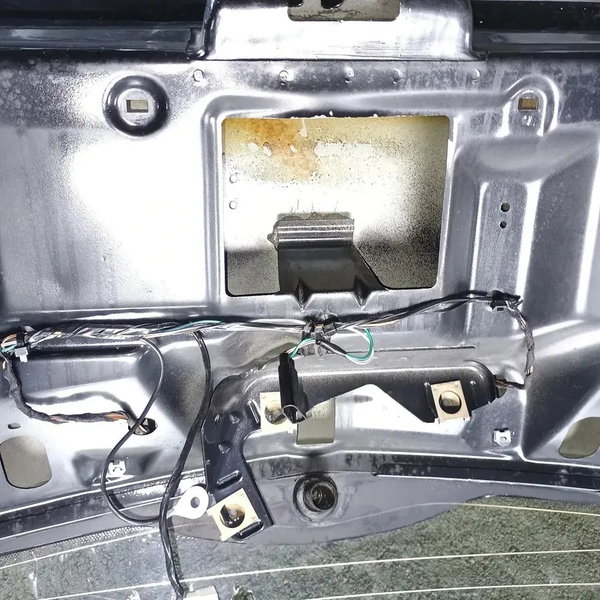 Capo Tampa Traseira Ford Focus Hatch 2004 Com Detalhes
