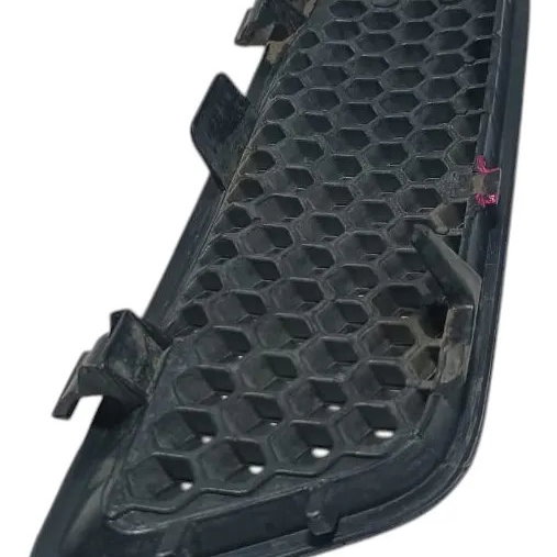 Grade Capo Dianteira Direita Renault Scenic 2003 C/ Detalhe Preto Brilhante