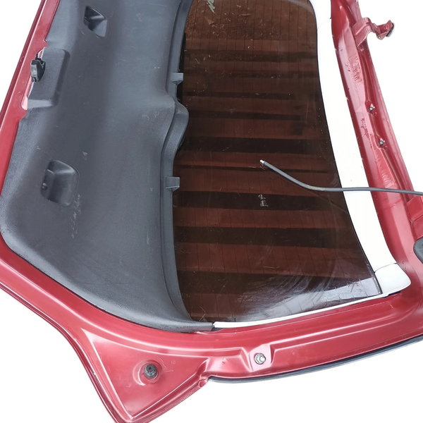 Tampa Traseira Do Pegeot 307 2010 Hatch Vermelho