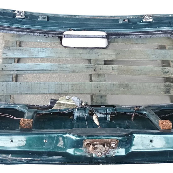 Tampa Traseira Vw Santana Quantum 99 Pra Recuperar Verde