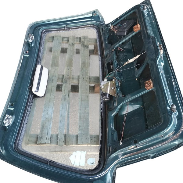Tampa Traseira Vw Santana Quantum 99 Pra Recuperar Verde