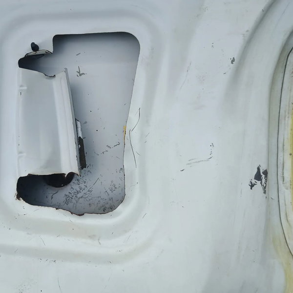 Tampa Traseira Porta Malas Renault Logan 2016 C Detalhes Amarelo