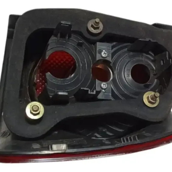 Lanterna  Esquerda Polo Sedan 2007 A 2014 (canto) Esquerdo/motorista Vermelho