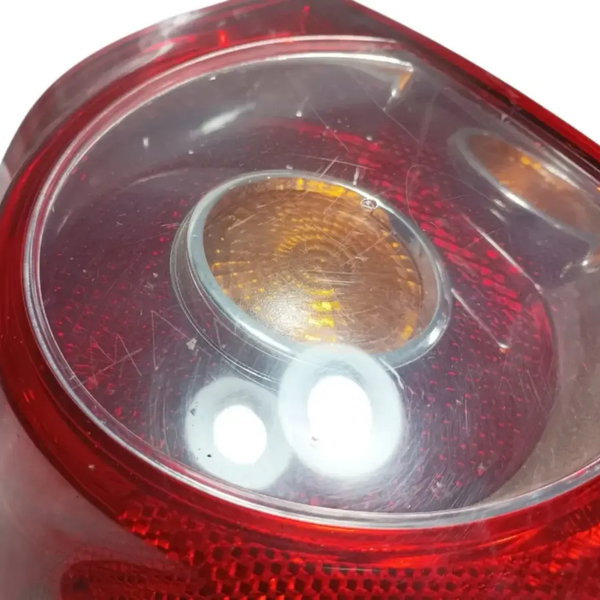 Lanterna  Esquerda Polo Sedan 2007 A 2014 (canto) Esquerdo/motorista Vermelho