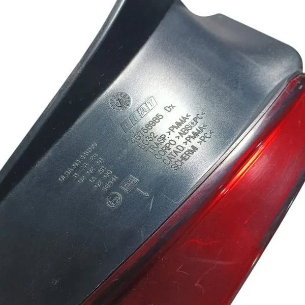 Lanterna Traseira Direita Stilo 2003 A 2007 Direito/passageiro Vermelho