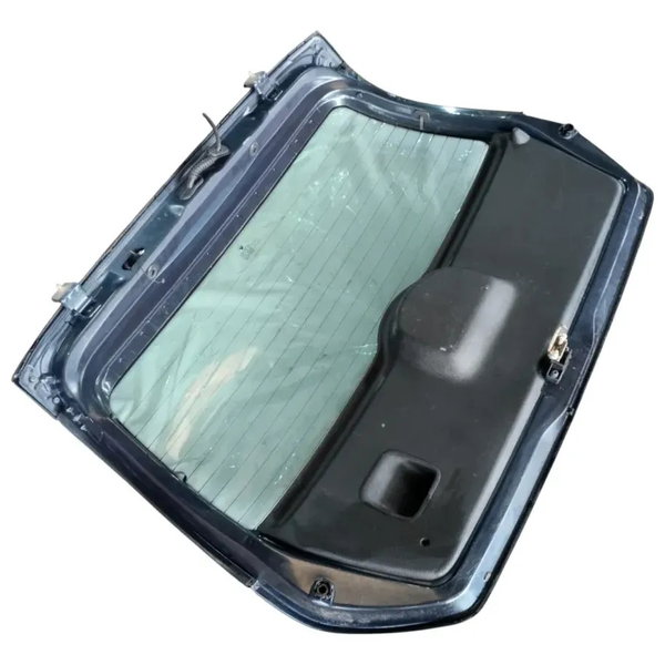 Tampa Traseira Clio Hatch 2000 2001 A 2006 Esmeralda Detalhe