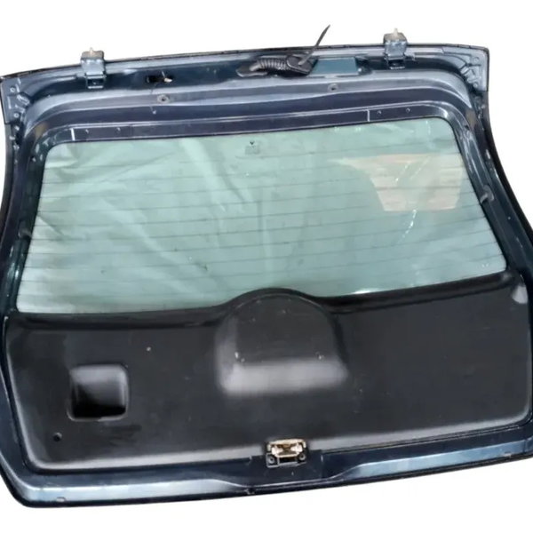 Tampa Traseira Clio Hatch 2000 2001 A 2006 Esmeralda Detalhe