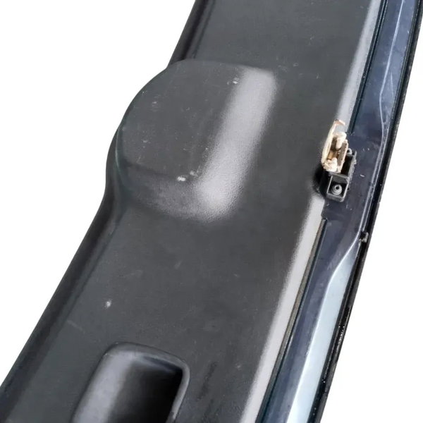 Tampa Traseira Clio Hatch 2000 2001 A 2006 Esmeralda Detalhe