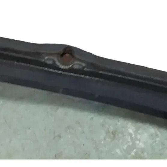 Vidro Fixo Traseiro Direito Gm Corsa Sedan Classic Detalhe