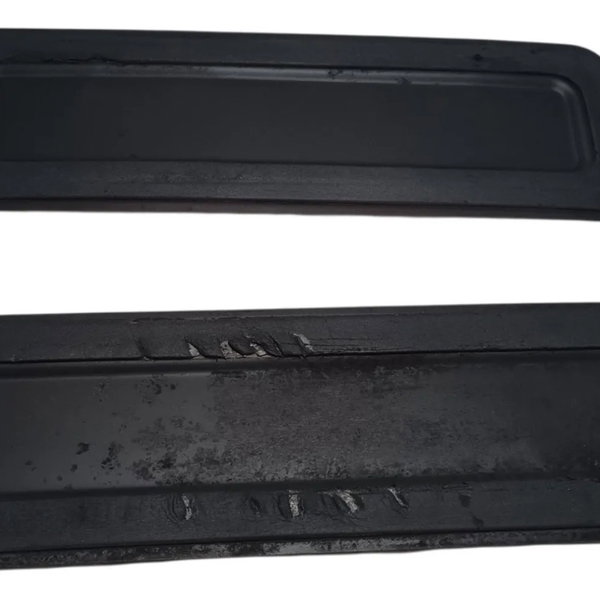 Placa De Proteção Da Tampa Traseira Ford Courier 2001 À 2005 Vermelho