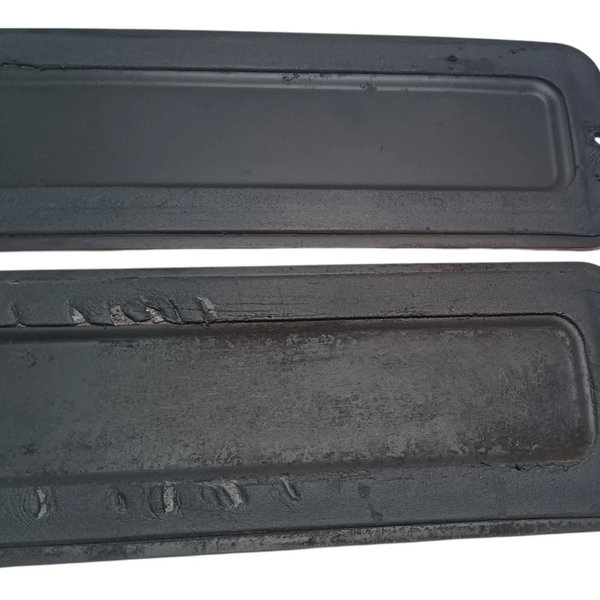 Placa De Proteção Da Tampa Traseira Ford Courier 2001 À 2005 Vermelho