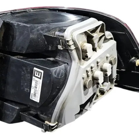 Lanterna Traseira Esquerda Voyage G5 Com Soquete Esquerdo/motorista Vermelho