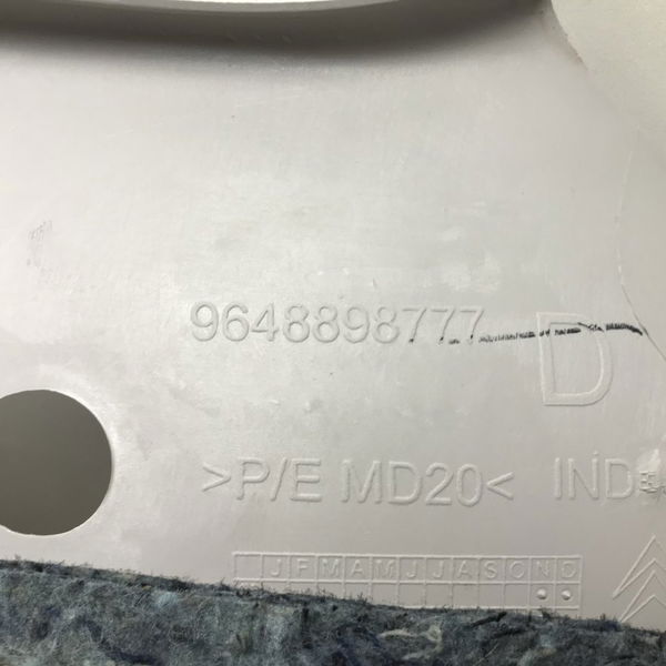 Moldura Coluna Traseira Direita Citroen C3 Glx 2012 (33458)
