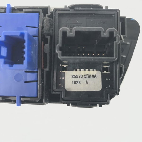 Botão Comando Retrovisor E Porta Malas Kwid 2019 (36820)