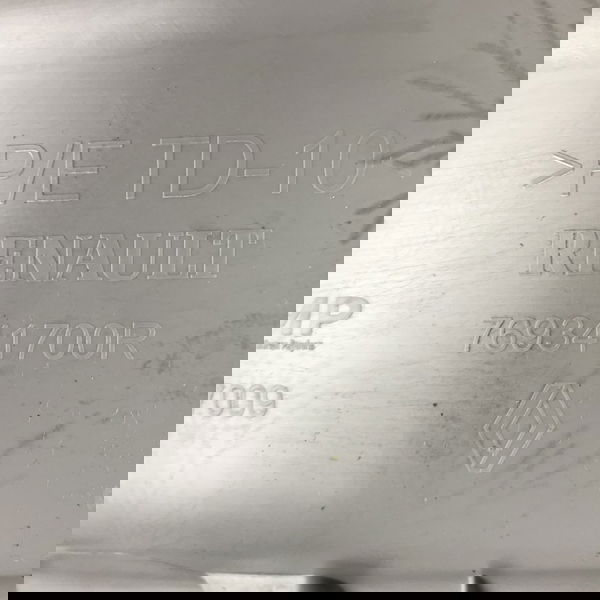 Acabamento Coluna Traseira Direita Captur 1.6 2019 (37449)