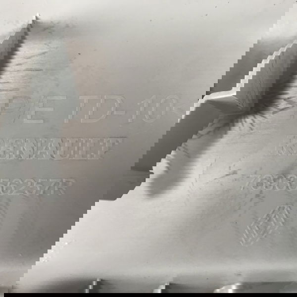Acabamento Coluna Traseira Esquerda Captur 1.6 2019 (37448)