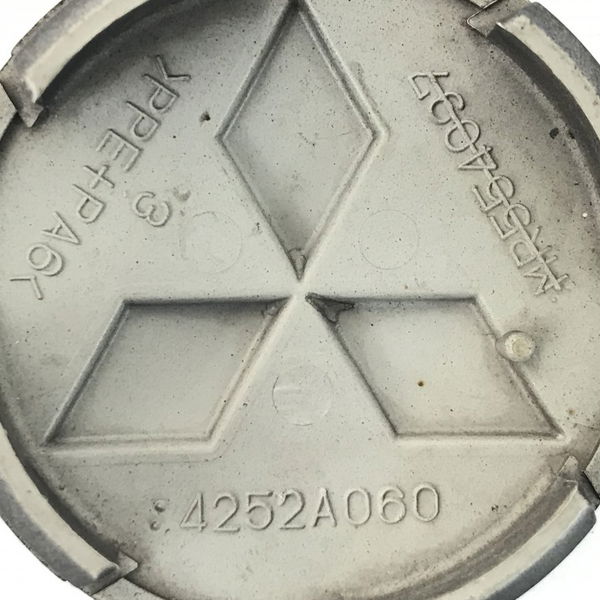 Calotinha Central Roda 5,6 Cm Mitsubishi (48152)