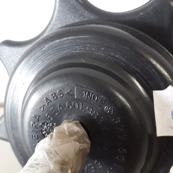 Parafuso/porca Da Trava Do Estepe Original Vw Polo 1.0 2018