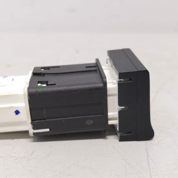 Botão Desenbaçador Traseiro Original Vw Fox 2013/2014