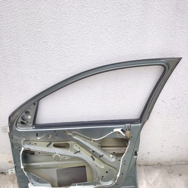 Porta Dianteira Direita Peugeot 207 13 4p (para Recuperar)