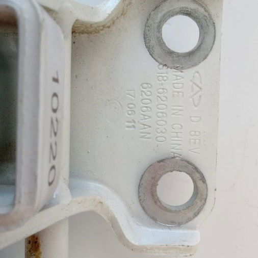 Dobradiça Porta Traseira Esquerda Qq 2019 Original 10220