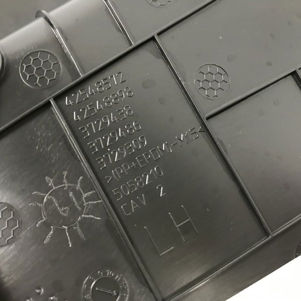Acabamento Esquerdo Porta Malas Tracker 2019 Original (27835