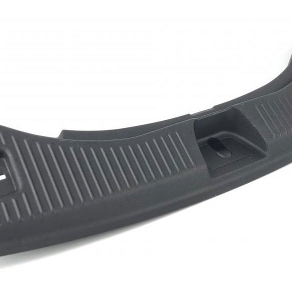 Soleira Porta Malas Gm Tracker Premier 2019 Original 27725