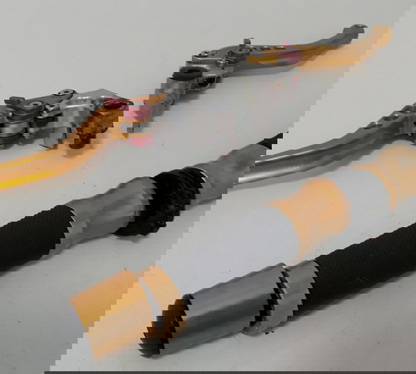 Par Manopla Manete Yamaha R1 09/14 Esportivo Descrição 40858 Dourado