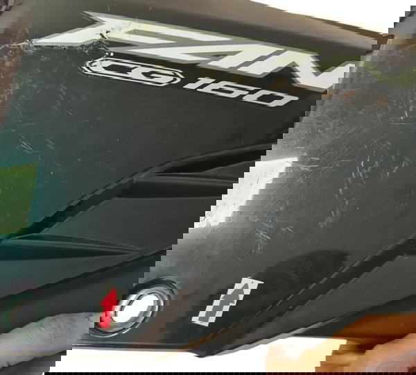 Carenagem Lateral Esq Honda Cg 160 Fan 17/24 Avaria 53077 Preto