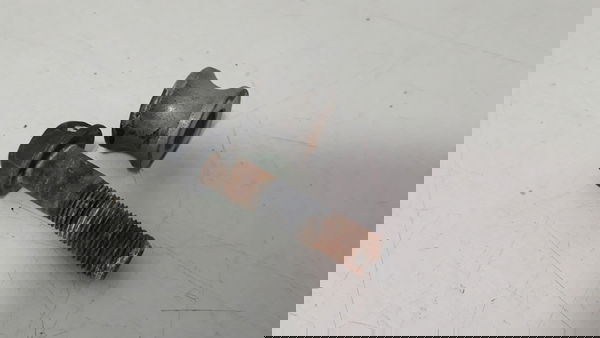Parafuso Espaçador Motor Cbr 600f 12/14 Orig 52204