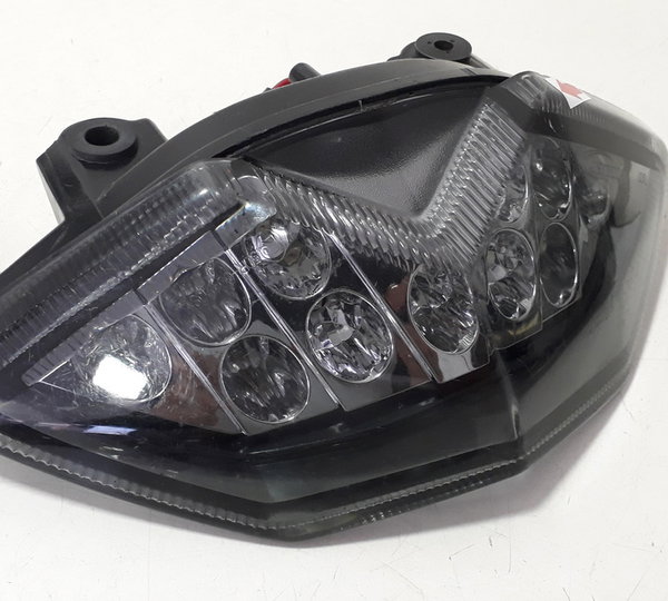 Lanterna Traseira Kawasaki Versys 650 20/23 Detalhe 49973 Ambos Lados Fumê