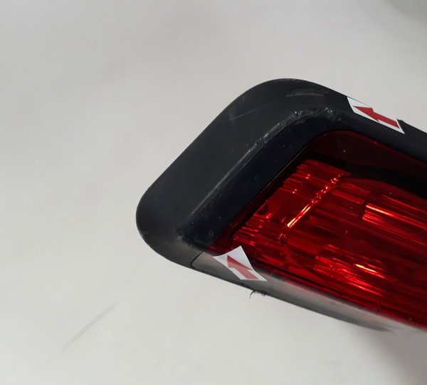 Lanterna Bau Harley Road Glide Ultra 18/19 Ori Detalhe 49468 Ambos Lados Vermelho