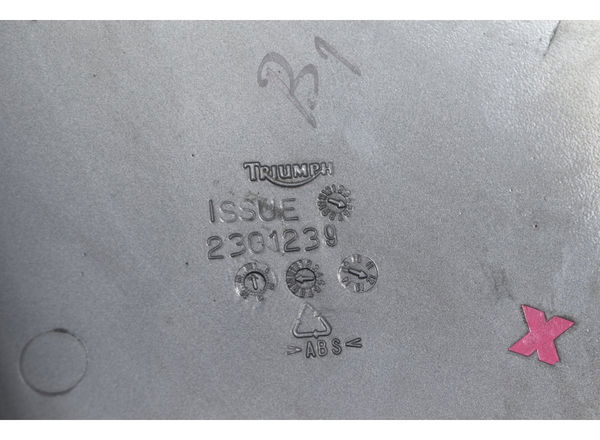 Tampa Lateral Esq C/ Avaria Triumph Bonneville T100 13-15