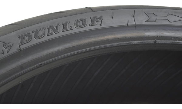 Pneu Dunlop Spotmax D214f 120/70 Zr17  M/c 58w