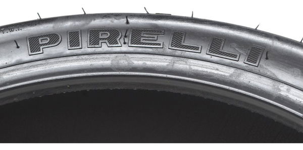 Pneu C/ Detalhes Pirelli Diablo Scooter 120/70-15 M/c 56s