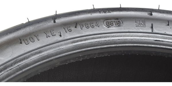 Pneu C/ Detalhes Pirelli Diablo Scooter 120/70-15 M/c 56s