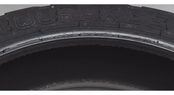 Pneu Com Detalhes Metzeler Tourance 150/70 R17 M/c 69v