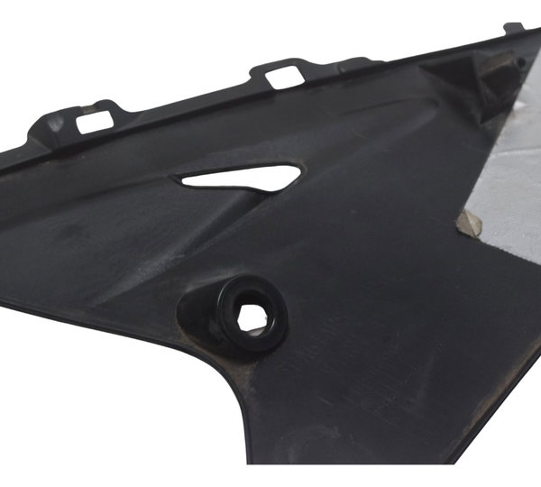 Spoiler Esquerdo Suzuki Gsx-r Srad 1000 11-16 Original Dianteira Direita